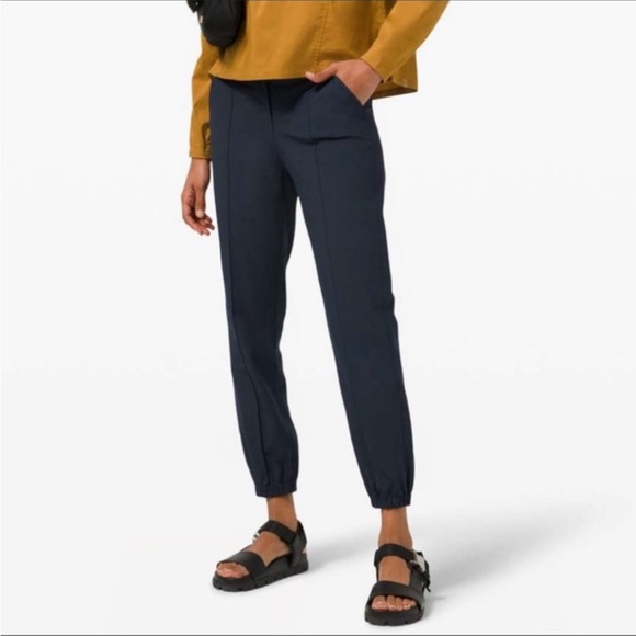 Lululemon Navy Warpstream High Rise 7/8 Jogger Pants Sz 28